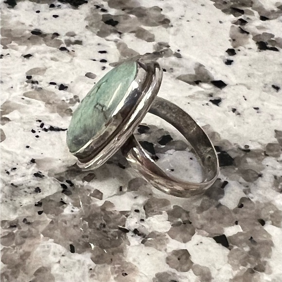 Turquoise Sterling Silver Oval Ring Size 8 - Picture 8 of 11